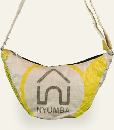 Nyuzi Blackwhite Upcycling MoonBag | Umhängetasche aus recycelten Zementsäcken