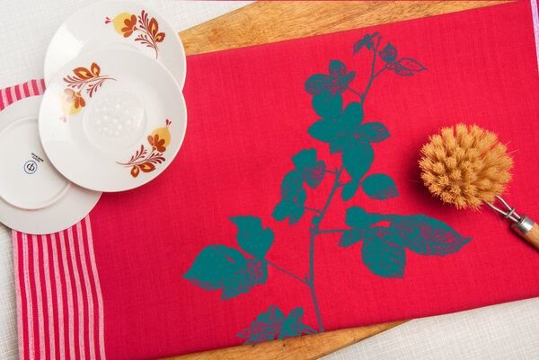 Hirschkind Bio & Fair-Trade-Geschirrtuch "Brombeere" rot