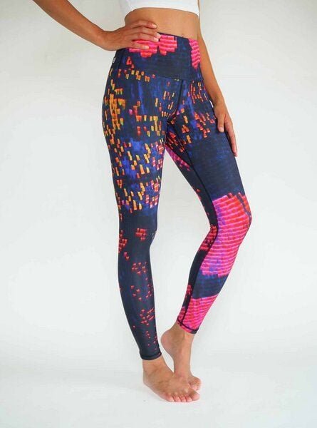 Arctic Flamingo Bunte Yoga Leggings TECHNO BIRD aus ECONYL® regeneriertem Nylon