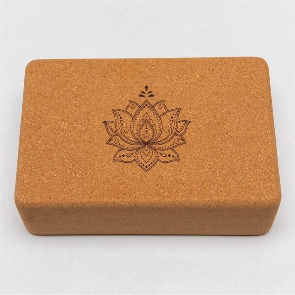 Divasya Yogablock "natural touch" aus Kork / mittlere Größe / abgerundete Ecken