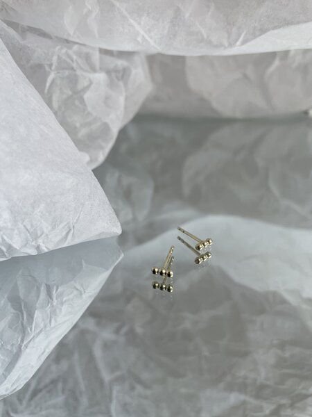 noemvri fashion label Kugelohrstecker