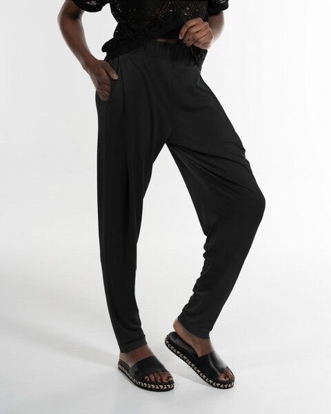 Alma & Lovis Elegant weite Hose aus fließendem EcoVero | Pique Sarouel Hose