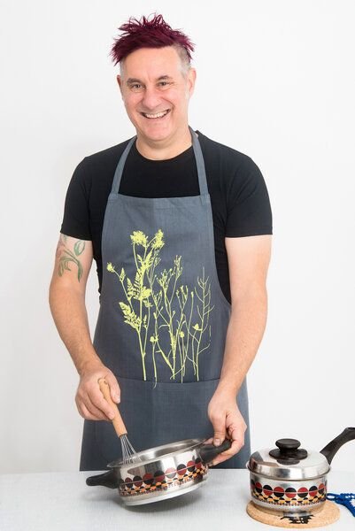 Hirschkind Bio- & Fair-Trade-Schürze "Wilde Wiese" handgewebt grau