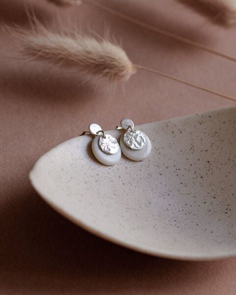 lille mus Ohrstecker 'Mondplättchen' aus Porzellan und 925 Silber / vergoldet