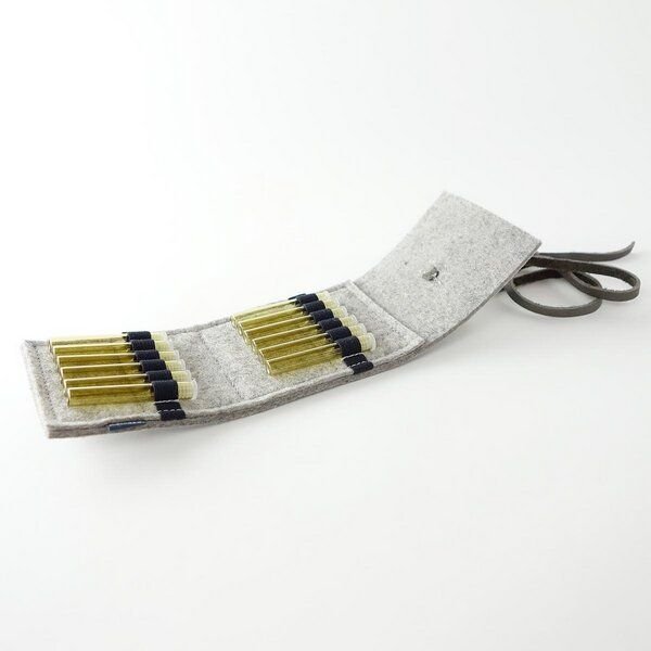 matilda k. manufaktur Taschenapotheke für homöopathische Globuli aus Filz hellgrau mit 12 leeren Gläschen 'samuel'