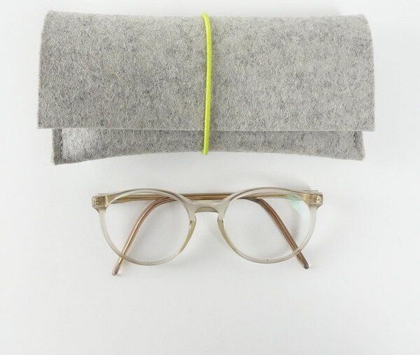 matilda k. manufaktur Brillenetui aus Wollfilz 'auguste' mit Rundgummi-Verschluß in vielen Farben