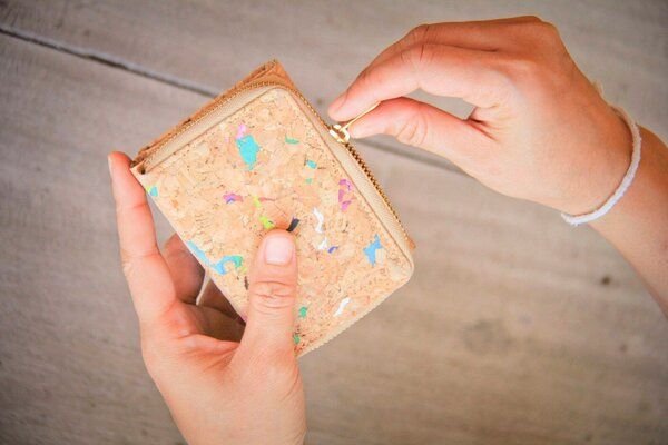 BY COPALA Portemonnaie / Brieftasche aus Kork mit Farb - Akzenten