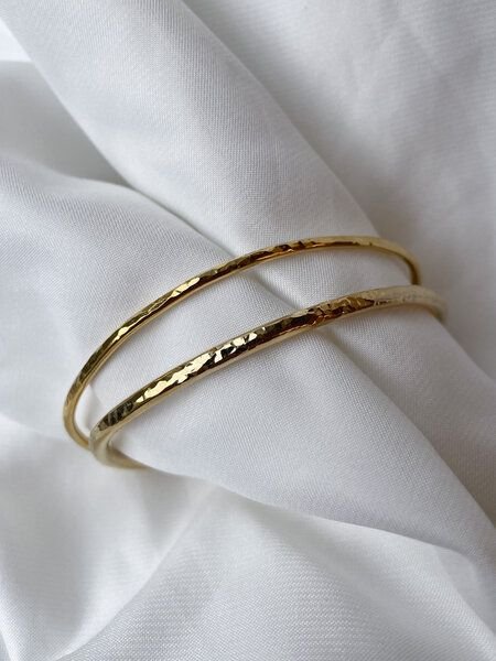 ST'ATOUR XENIA THIN - gehämmerter Armreif