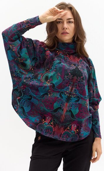 Rollkragenpulli Antigua – Weicher unt loser – Figurfreundlicher – Exklusiver KOKOworld-Print – Fair produziert in Polen