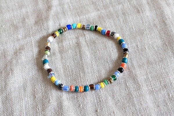 PEARLS OF AFRICA Buntes Perlenarmband aus feinen Glasperlen - auch für Kinder