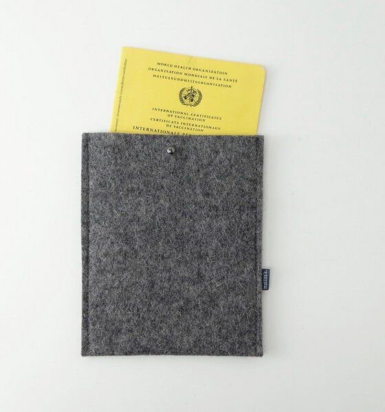 matilda k. manufaktur Impfpasshülle Ausweishülle 'oscar' aus Filz in 4 Farben
