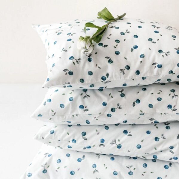 Lesen - Design-Bettwäsche Nachhaltiges Bettwäsche-Set aus 100% Popeline - Wildheidelbeeren