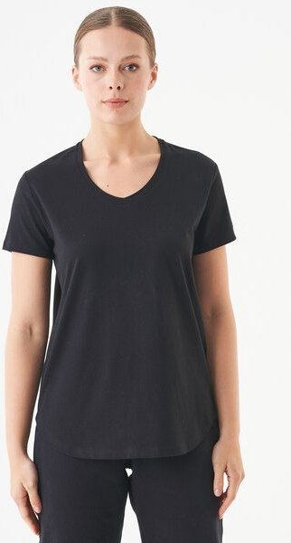 ORGANICATION ESSENTIALS-TUBA- Basic T-Shirt aus Bio-Baumwolle mit V-Ausschnitt