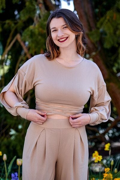 Vivien Joy Flower Pulli mit Schlitzen an den Ärmeln - Farrah