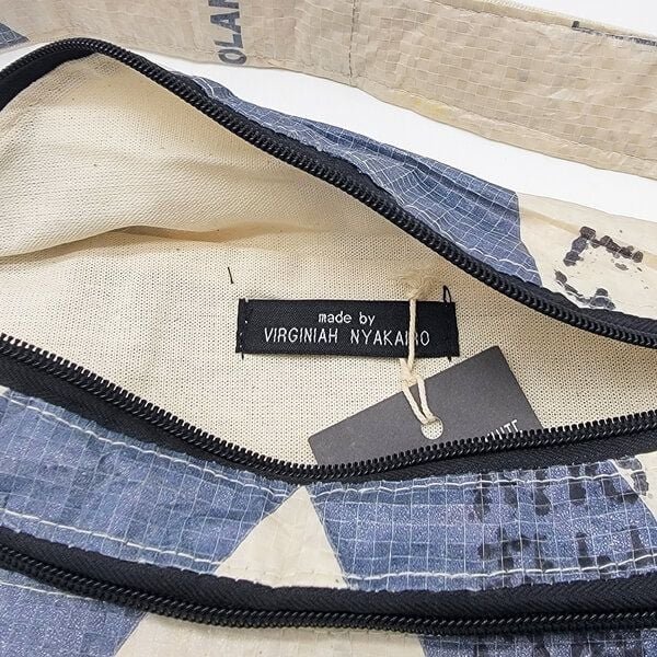 Nyuzi Blackwhite Upcycling Bauchtasche, Crossbodytasche | fairtrade aus alten zementsäcken in verschiedenen Farben und G...