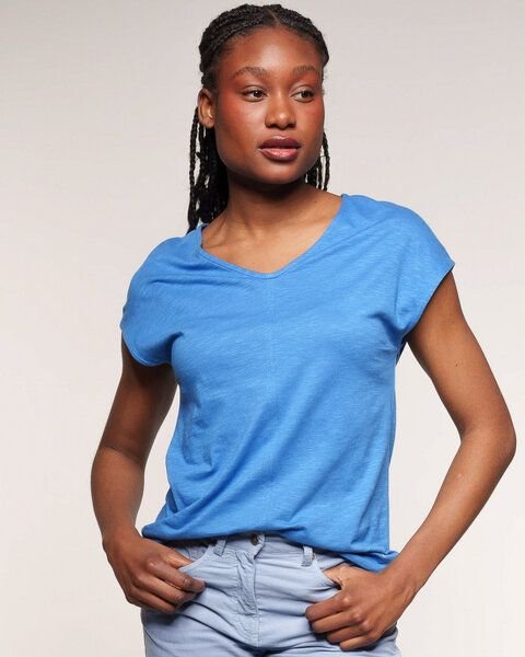 Alma & Lovis Legeres V-Shirt aus leichter Bio-Baumwolle / EcoVero | Flamé V