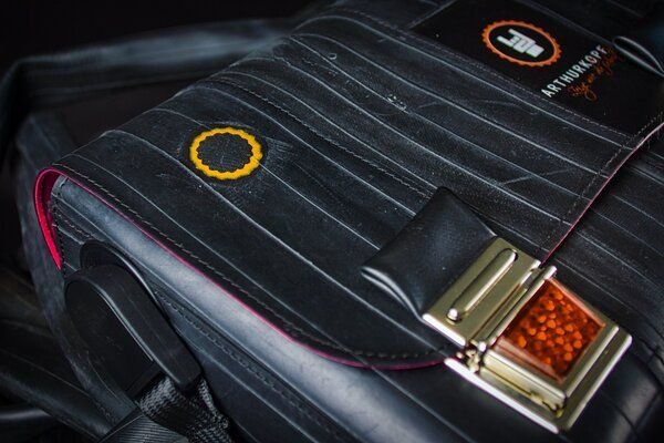 ARTHURKOPF Umhängetasche aus Fahrradschlauch