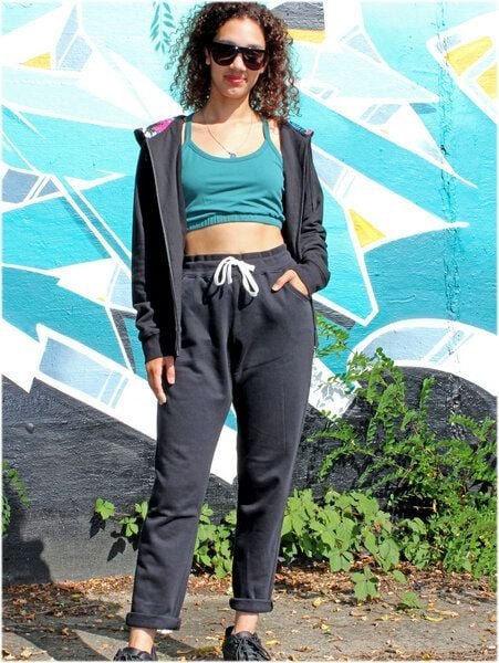 BAGHI Sweat Hose GOTS organic black mit tieferem Schritt