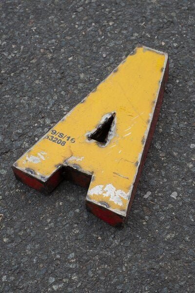 Moogoo Creative Africa Buchstabe A-Z aus recycelten Ölfässern -22cm- Post-Oil Industrial Upcycling