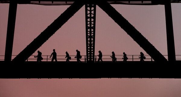 Photocircle Poster / Leinwandbild - Bridge Walk