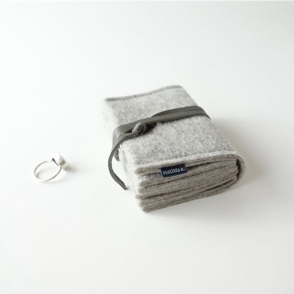 matilda k. manufaktur Schmuckaufbewahrung 'schmucknest' mittel aus Wollfilz hellgrau 'matilde'