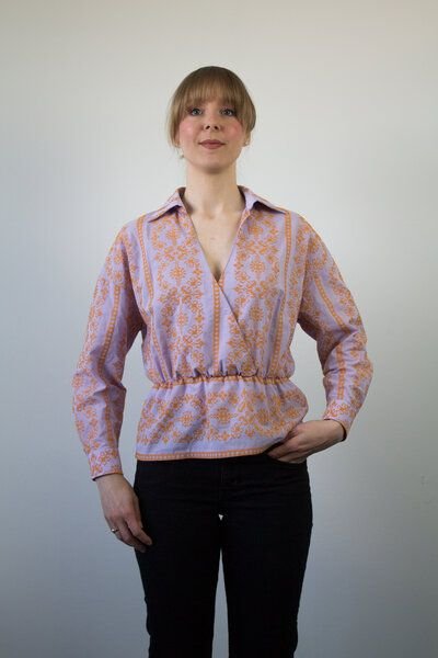 Skrabak bestickte Bluse aus Bio-Baumwolle