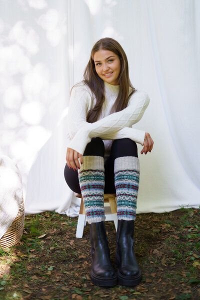 Haus of Namaste Handgefertigte Beinstulpen aus Lammwolle im Fair-Isle-Muster | Stulpen aus 100 % Lammwolle | Haferflocke...