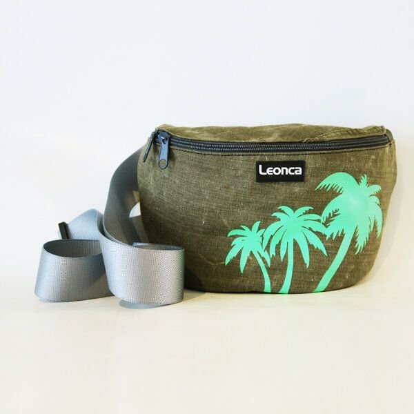 Leonca Upcycling Hip Bag aus Seesackleinen mit Palmen-Druck in 3 Größen