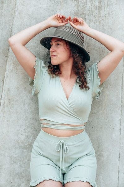 Vivien Joy Wickeltop mit Schmetterlingsärmel - Farrah