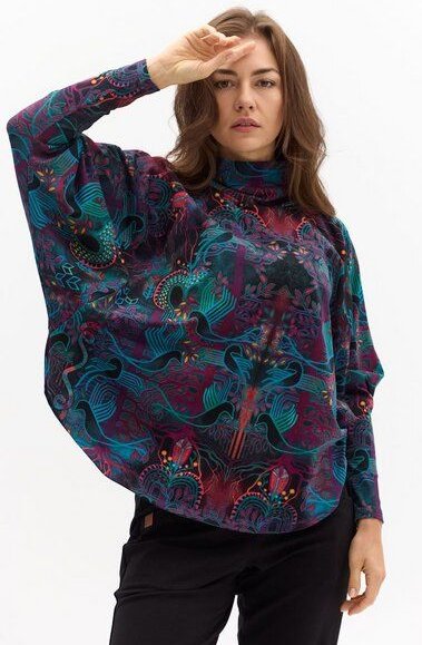 Rollkragenpulli Antigua – Weicher unt loser – Figurfreundlicher – Exklusiver KOKOworld-Print – Fair produziert in Polen