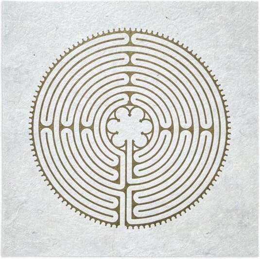 Veskor Cassiopeia LABYRINTH VON CHARTRES der Kathedrale Notre-Dame Linoldruck | 40 × 40 cm | Gold auf Naturweiß