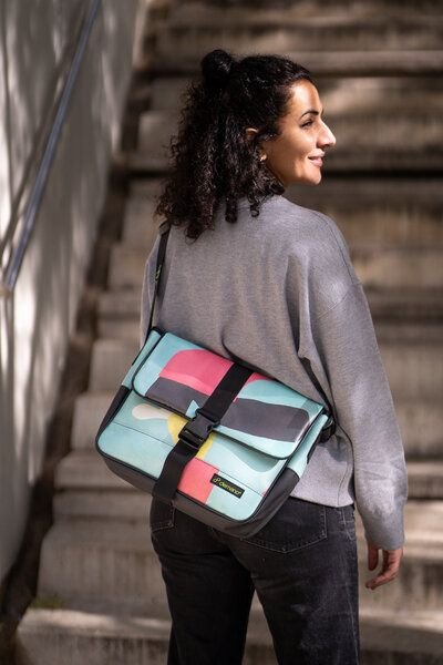 DEMANO Messenger Umhängetasche aus Recycelte Bannern Avinyó