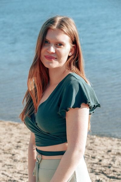 Vivien Joy Wickeltop mit Schmetterlingsärmel - Farrah