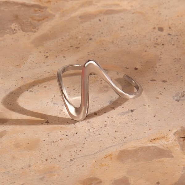 Größenverstellbarer LONG WAVE Ring ca. Ø 17 - 19mm von Elektropulli