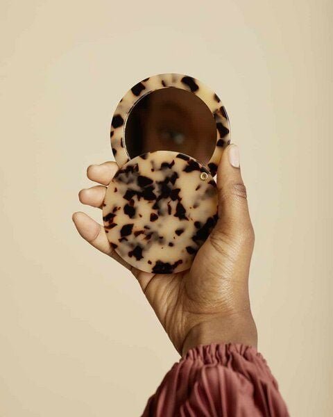 JAN N JUNE Runder Spiegel aus Acetat in Ash Blonde Tortoise