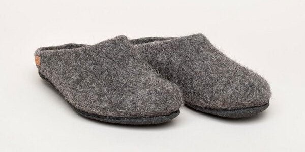 Magicfelt Gottstein naturbelassene ungefärbte Filzpantoffeln Hausschuhe