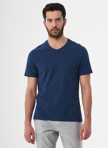 ORGANICATION Basic T-Shirt aus Bio-Baumwolle mit V-Ausschnitt