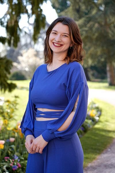 Vivien Joy Flower Pulli mit Schlitzen an den Ärmeln - Farrah