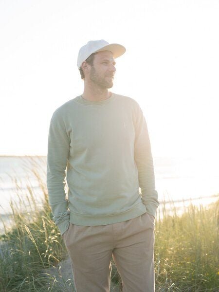 FUXBAU Männer Pullover - Natural Dye grün