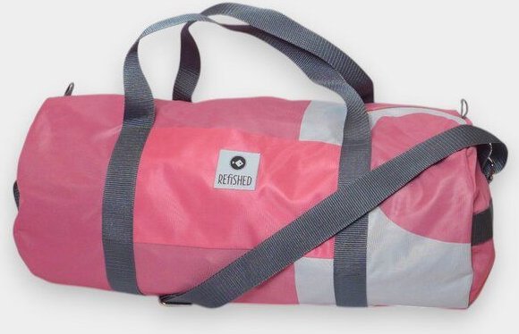 REFISHED fair fashion Tasche 'SPORTY BAG' - upcycelte Fahnen