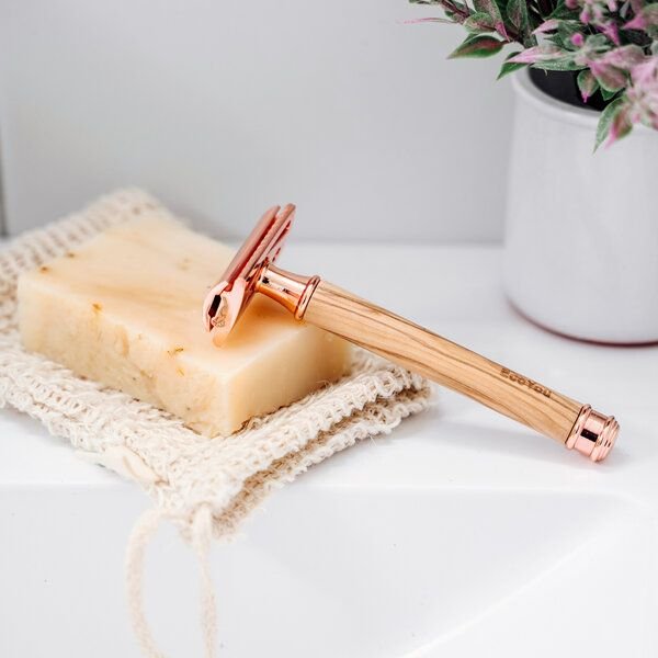 EcoYou Rasierhobel aus Olivenholz - Rose - inkl. 10 Rasierklingen - Rasierer Nassrasierer