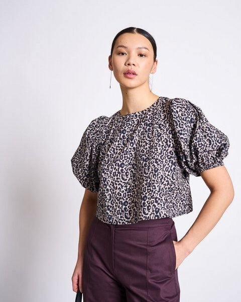 JAN N JUNE CROPPED ORGANIC COTTON BLOUSE OLMOS LEO PRINT