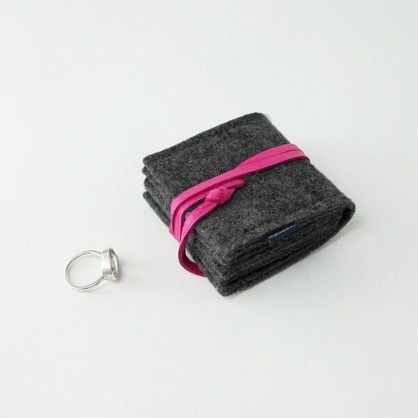 matilda k. manufaktur Schmuckaufbewahrung 'schmucknest' klein aus Wollfilz anthrazit 'margarete'