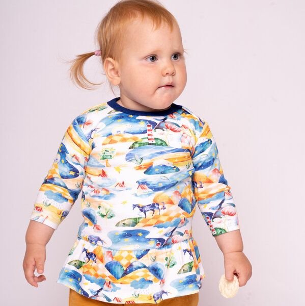 Curious Stories Kleid-Tunika aus Bio-Baumwolle mit einem "Märchen" Print