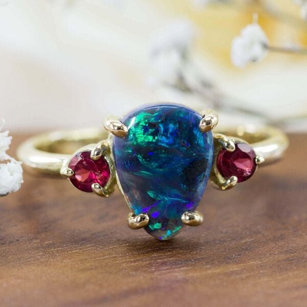 Spirit of Island Gold Ring | Schwarzer Opal & pinker Turmalin