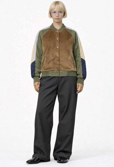 ein garten Studios College Jacke aus Baumwollsamt & TENCEL – soft, sportlich, bewusst