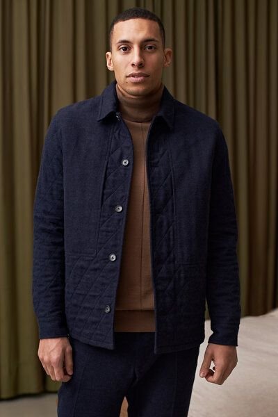 Thumbnail - About Companions Klassische Overshirt-Jacke OWE aus gestepptem Bio-Baumwollflanell