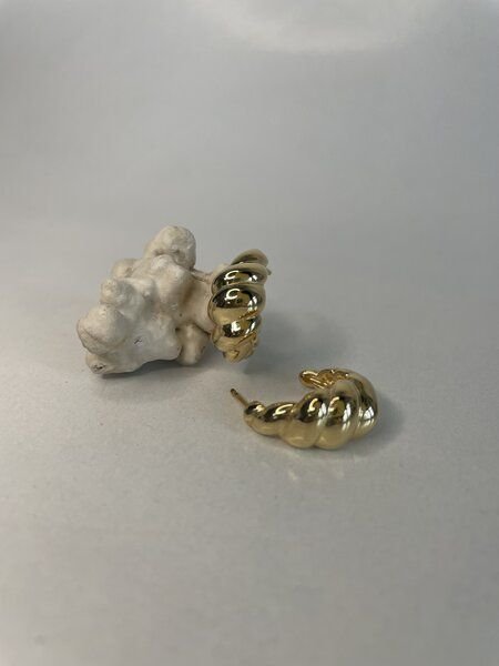 noemvri fashion label Croissant Creolen big