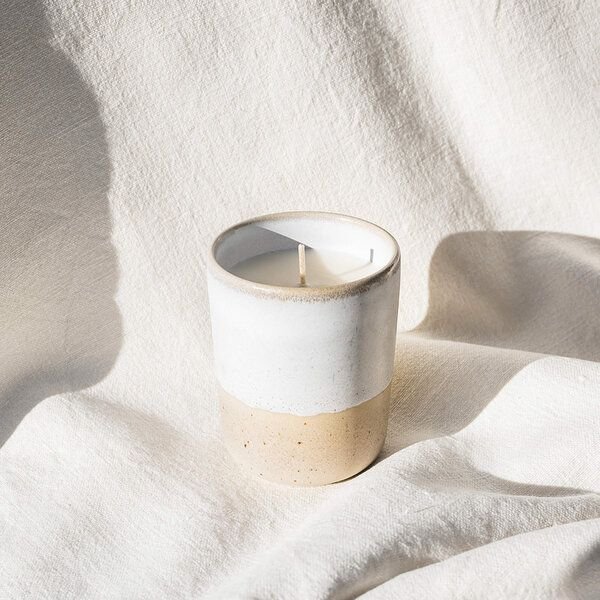 EDDA stoneware Handgemachte Steingut Kerze - Duft: Zirbe & Zitrone
