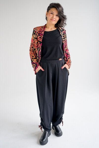 Hose Berlin – Bequeme Jogginghose – Weites Bein – Beinlänge mit Kordelzug verstellbar – Farbenfroher einzigartiger Print...